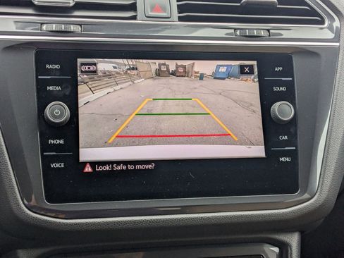 Used 2022 Volkswagen Tiguan SE R-Line image 23