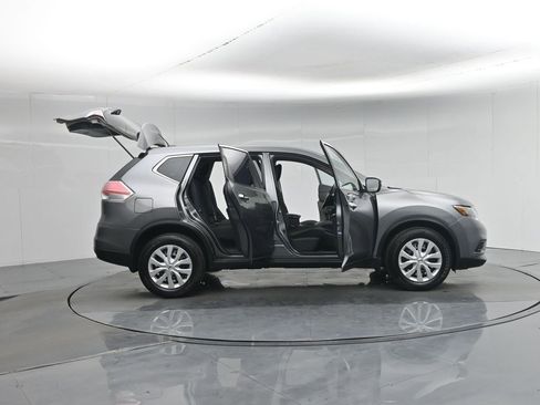 Used 2015 Nissan Rogue S image 3