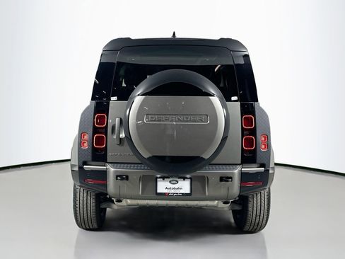 Certified 2025 Land Rover Defender 90 X-Dynamic SE image 6