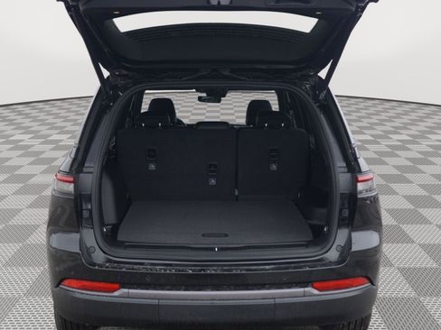 New 2026 Jeep Grand Cherokee Altitude image 7