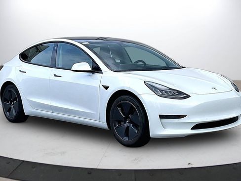 Used 2021 Tesla Model 3 Standard Range Plus RWD image 2