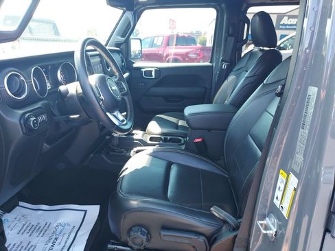 Used 2020 Jeep Gladiator Overland AWD/4WD image 13