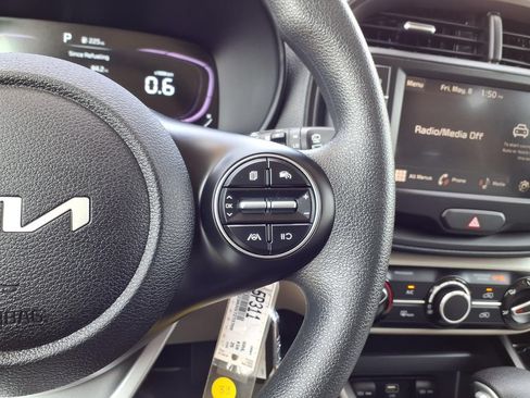Certified 2025 Kia Soul LX w/ LX Technology Package FWD image 18