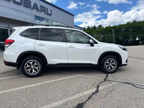 Used 2023 Subaru Forester Premium AWD/4WD image 2
