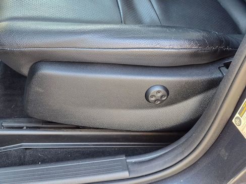 Used 2011 Mercedes-Benz GLK 350 4MATIC image 21