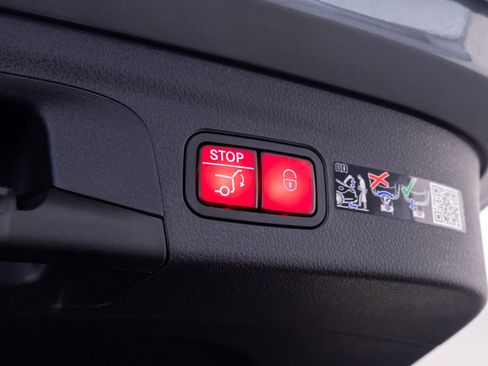 Used 2025 Mercedes-Benz GLE 350 4MATIC image 32