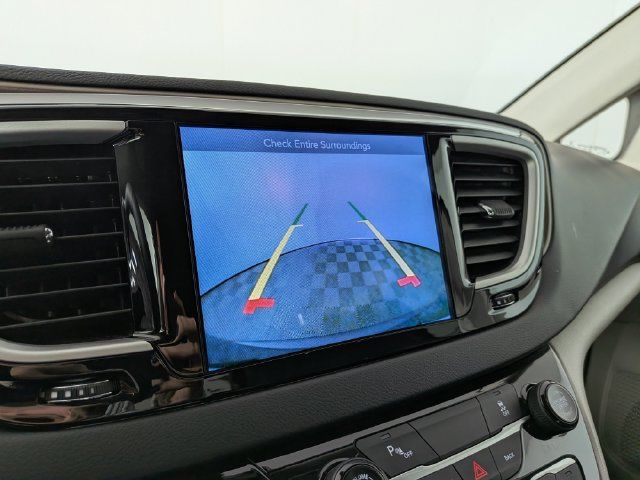 Used 2017 Chrysler Pacifica Touring-L FWD image 5