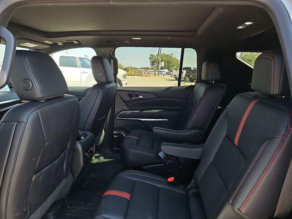 Used 2026 Chevrolet Traverse RS FWD image 18
