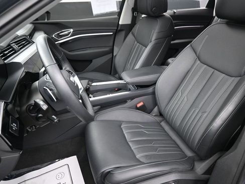 Used 2024 Audi Q8 e-tron Prestige w/ Prestige Package image 27