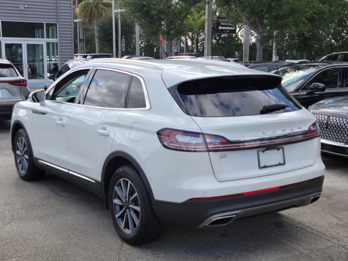 Certified 2022 Lincoln Nautilus FWD image 3