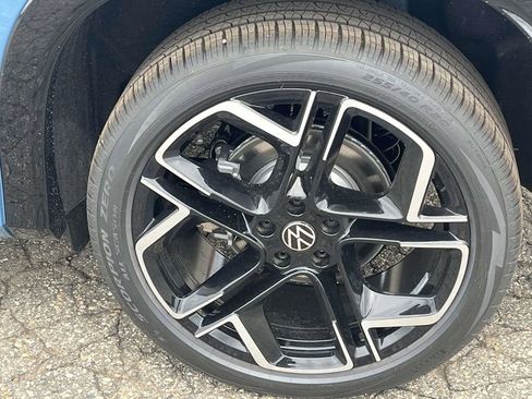 New 2026 Volkswagen Tiguan SEL R-Line AWD/4WD image 8