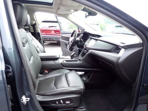Used 2019 Cadillac XT5 Premium Luxury FWD image 12