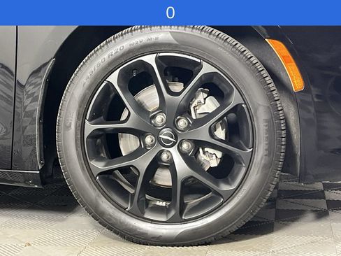 Used 2025 Chrysler Pacifica Limited FWD image 11