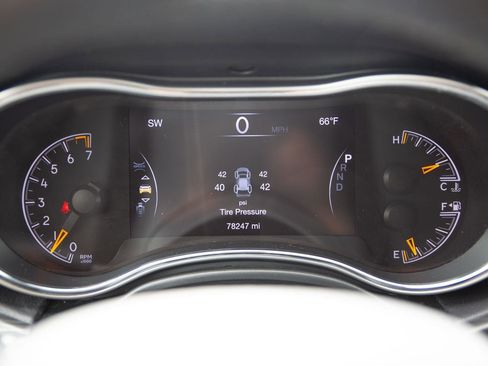 Used 2021 Jeep Grand Cherokee Laredo image 12