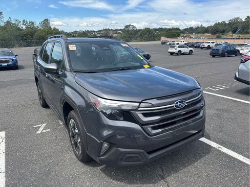 Used 2025 Subaru Forester Premium AWD/4WD image 3