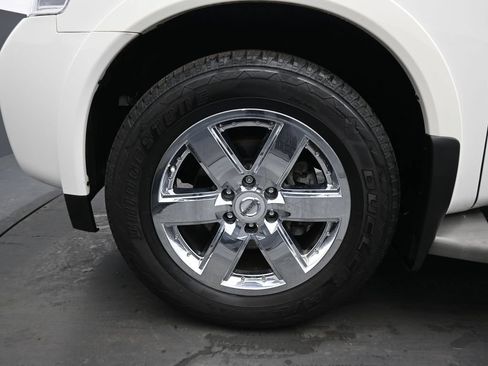 Used 2011 Nissan Armada Platinum w/ 2nd Row Captain Seat Pkg RWD image 62