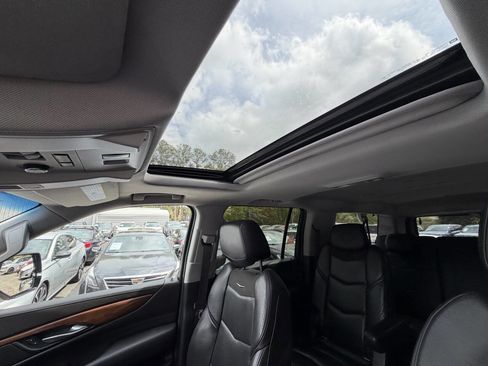 Used 2019 Cadillac Escalade ESV Luxury image 19