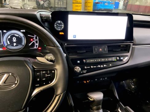 Certified 2025 Lexus ES 300h w/ Luxury Package image 7