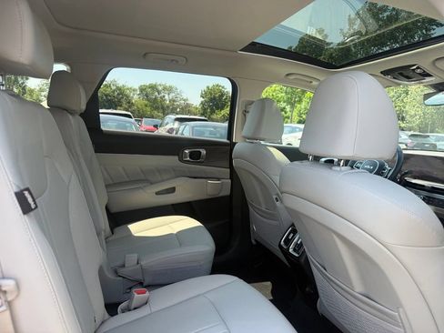 Used 2025 Kia Sorento SX AWD/4WD image 6