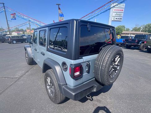 Used 2025 Jeep Wrangler Unlimited Sport AWD/4WD image 7