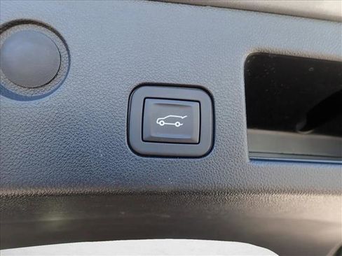 Used 2025 Chevrolet Equinox RS AWD/4WD image 8