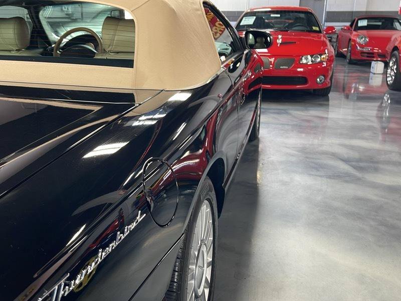 Used 2005 Ford Thunderbird RWD image 11