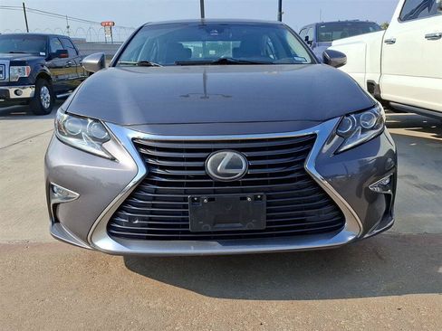 Used 2017 Lexus ES 350 w/ Luxury Package FWD image 5