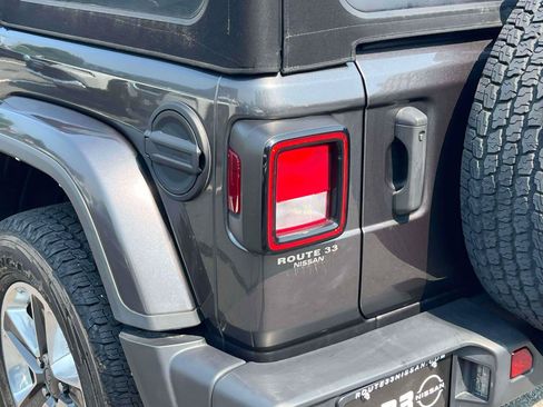 Used 2022 Jeep Wrangler Unlimited Sahara w/ Cold Weather Group AWD/4WD image 9
