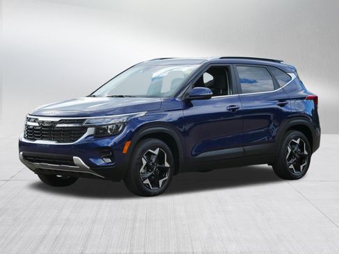 Used 2024 Kia Seltos EX AWD/4WD image 3