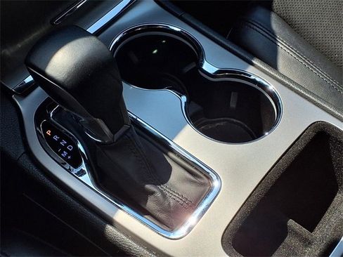 Used 2022 Jeep Grand Cherokee Laredo X image 9