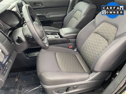 Used 2024 Nissan Pathfinder SV image 4