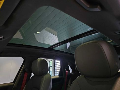 Used 2023 Porsche Cayenne image 24