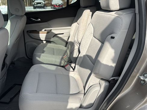 Used 2023 GMC Acadia SLE w/ Driver Convenience Package image 12