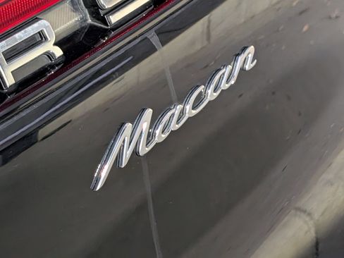 Used 2025 Porsche Macan image 15