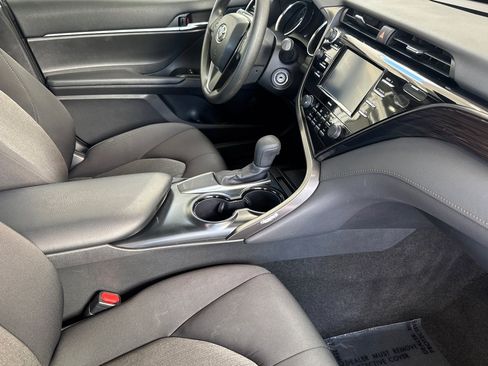 Used 2020 Toyota Camry LE FWD image 19