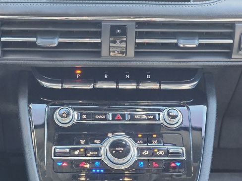 Used 2022 Lincoln Corsair AWD w/ Premium Package image 18