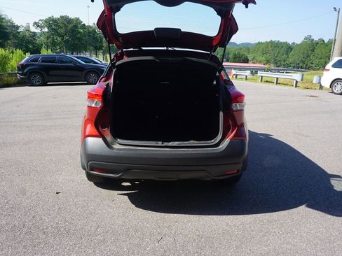Used 2019 Nissan Kicks SV FWD image 12