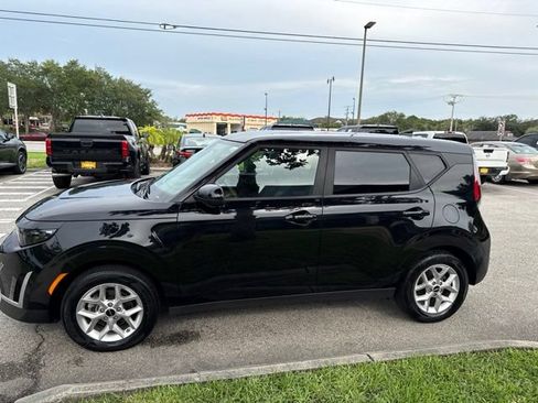 Used 2025 Kia Soul LX w/ LX Technology Package FWD image 4