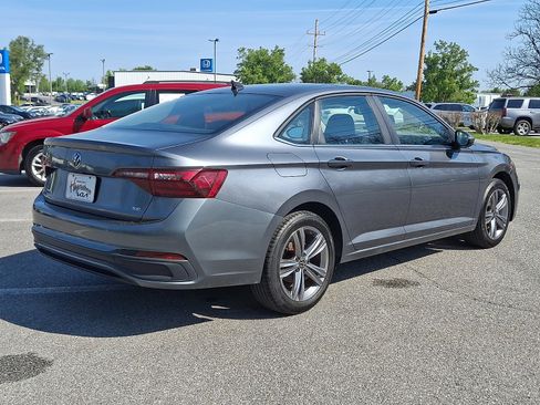 Used 2024 Volkswagen Jetta SE FWD image 6