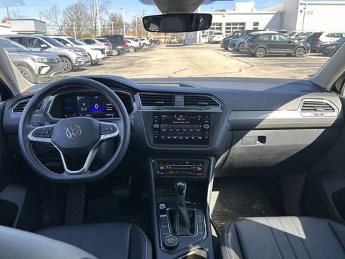Certified 2023 Volkswagen Tiguan SE w/ Panoramic Sunroof Package AWD/4WD image 9
