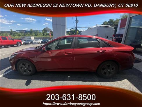 Used 2023 Hyundai Elantra SEL w/ Preferred Accessory Package FWD image 2