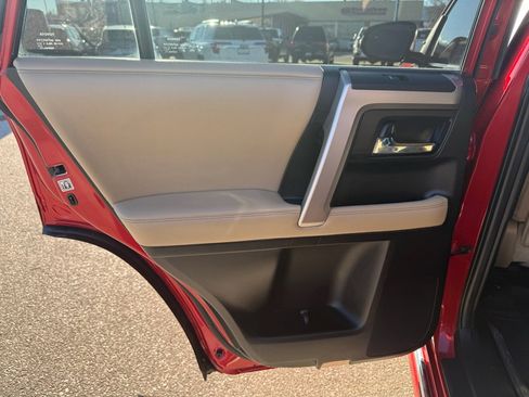 Used 2014 Toyota 4Runner Limited image 16