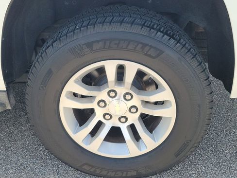 Used 2015 Chevrolet Tahoe LT RWD image 12
