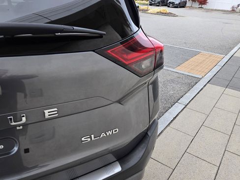 Used 2021 Nissan Rogue SL w/ Premium Package image 15