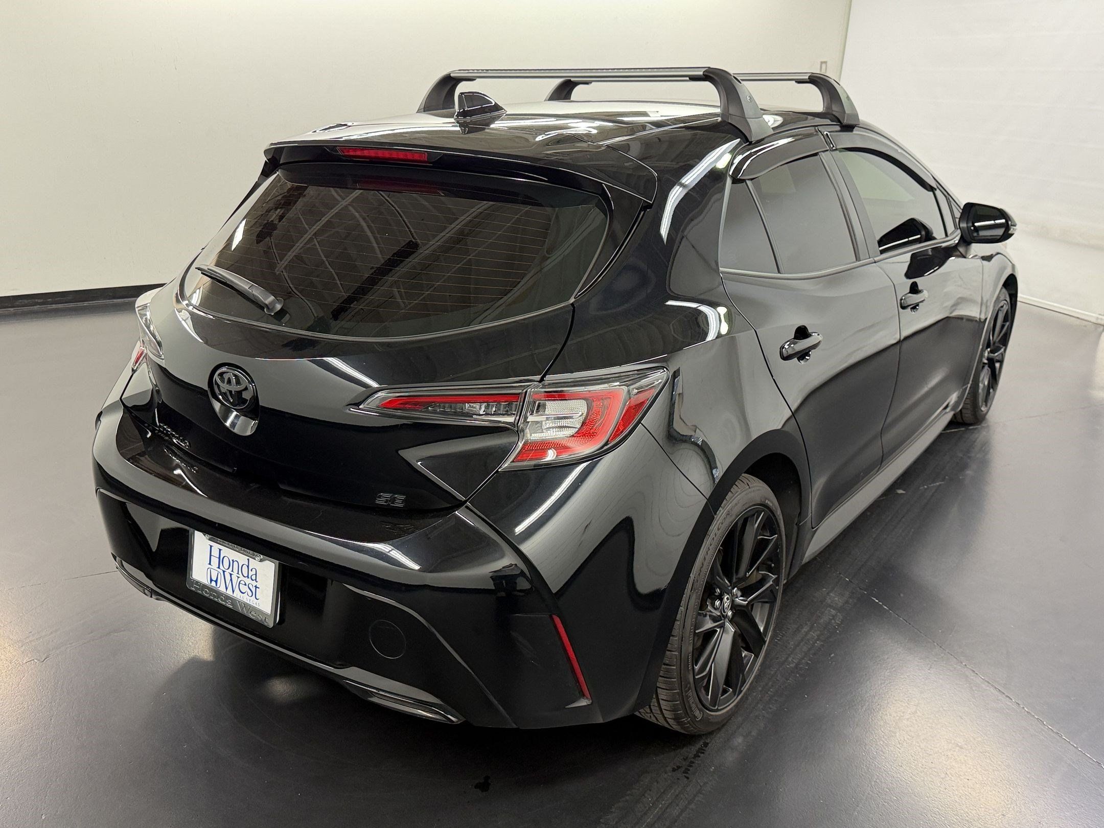Used 2022 Toyota Corolla SE w/ Carpet Mat Package (TMS) FWD image 9