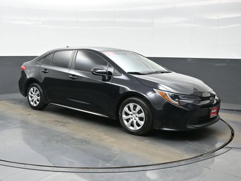 Used 2023 Toyota Corolla LE image 8