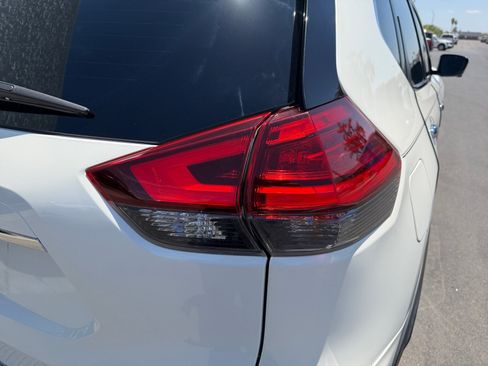 Used 2017 Nissan Rogue SL w/ SL Premium Package FWD image 31