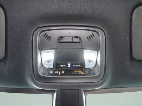 Used 2023 Chevrolet Traverse LT FWD image 20