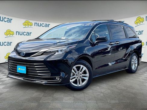 Used 2025 Toyota Sienna XLE w/ XLE Plus Package AWD/4WD image 3