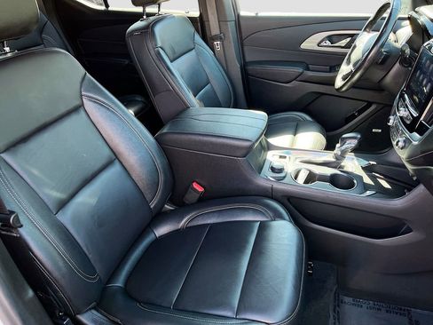 Used 2022 Chevrolet Traverse LT w/ LT Premium Package AWD/4WD image 31